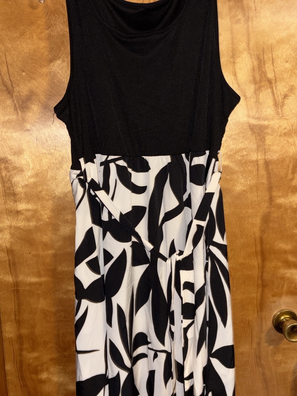 SHEIN Sleeveless Black & White Leaf-Print Midi Dress